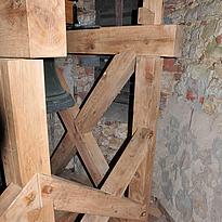 Biberg: Neuer Glockenstuhl aus Eichenholz. Bild: Thomas Winkelbauer