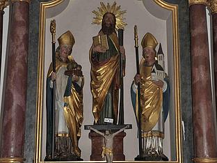 Biberg, Filialkirche St. Andreas: Hochaltar mit Figuren der drei Heiligen Nikolaus, Andreas und Wolfgang.. Bild: Thomas Winkelbauer