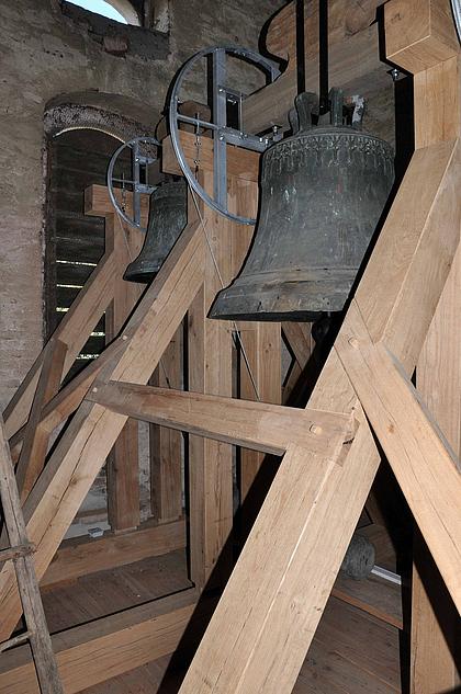 Ingolstadt-Pettenhofen: Neuer Glockenstuhl aus Eichenholz. Bild: Thomas Winkelbauer