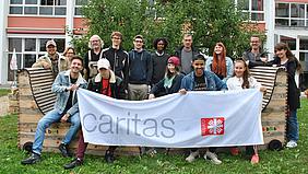 Zwölf junge Menschen gehen in den Caritas-Wohnheimen und Werkstätten einen neuen Schritt in ihr Berufsleben. Gemeinsam mit ihren zuständigen Anleitern und Sozialpädagogen hoffen sie auf eine erfolgreiche Qualifizierung. Foto: Caritas/Esch