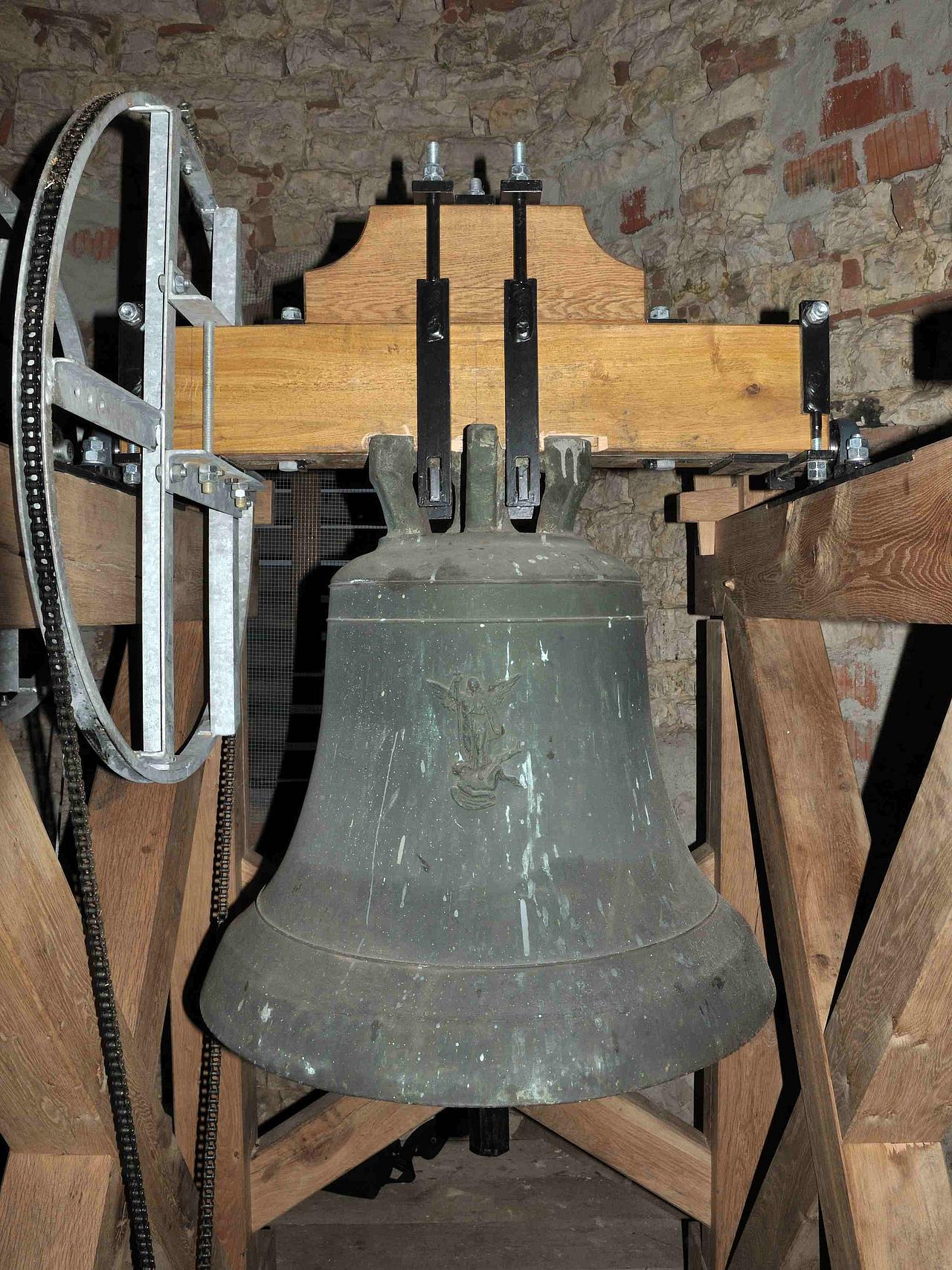 Biberg, Filialkirche St. Andreas: Erzengel-Michael-Glocke, 1950 gegossen von Karl Czudnochowsky, Erding. Foto: Thomas Winkelbauer